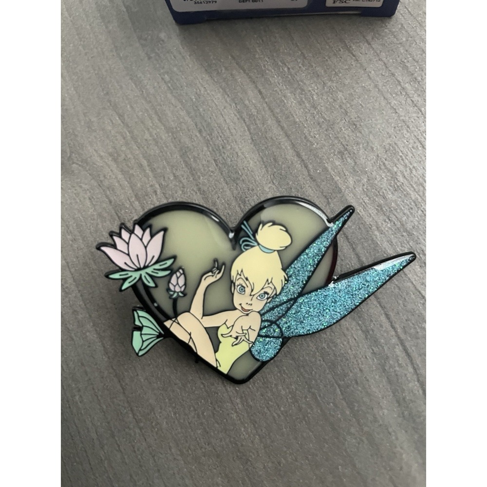 Disney Peter Pan Tinker Bell Floral Mystery Pin Heart Point Hot Topic Bioworld